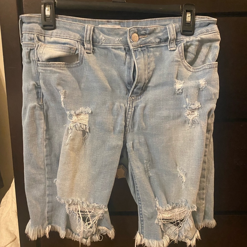 Super cute ,light washed distressed shorts